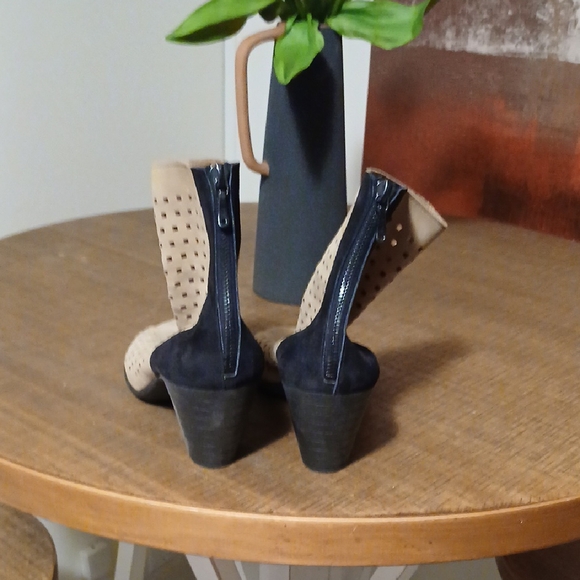 Arche Black and Tan Heeled Boots - Picture 3 of 5